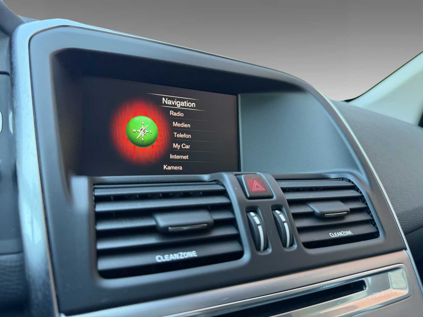Volvo  D4 Summum FWD +AHK+ SENSUS + NAVI
