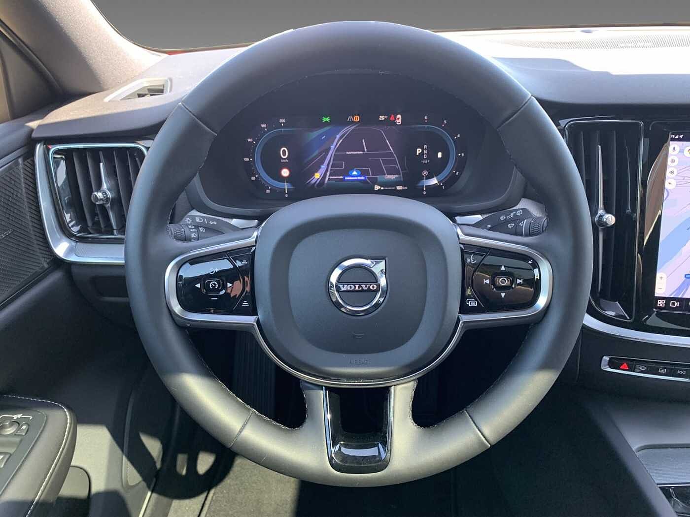 Volvo  B4 D AWD Plus+Harman+Google
