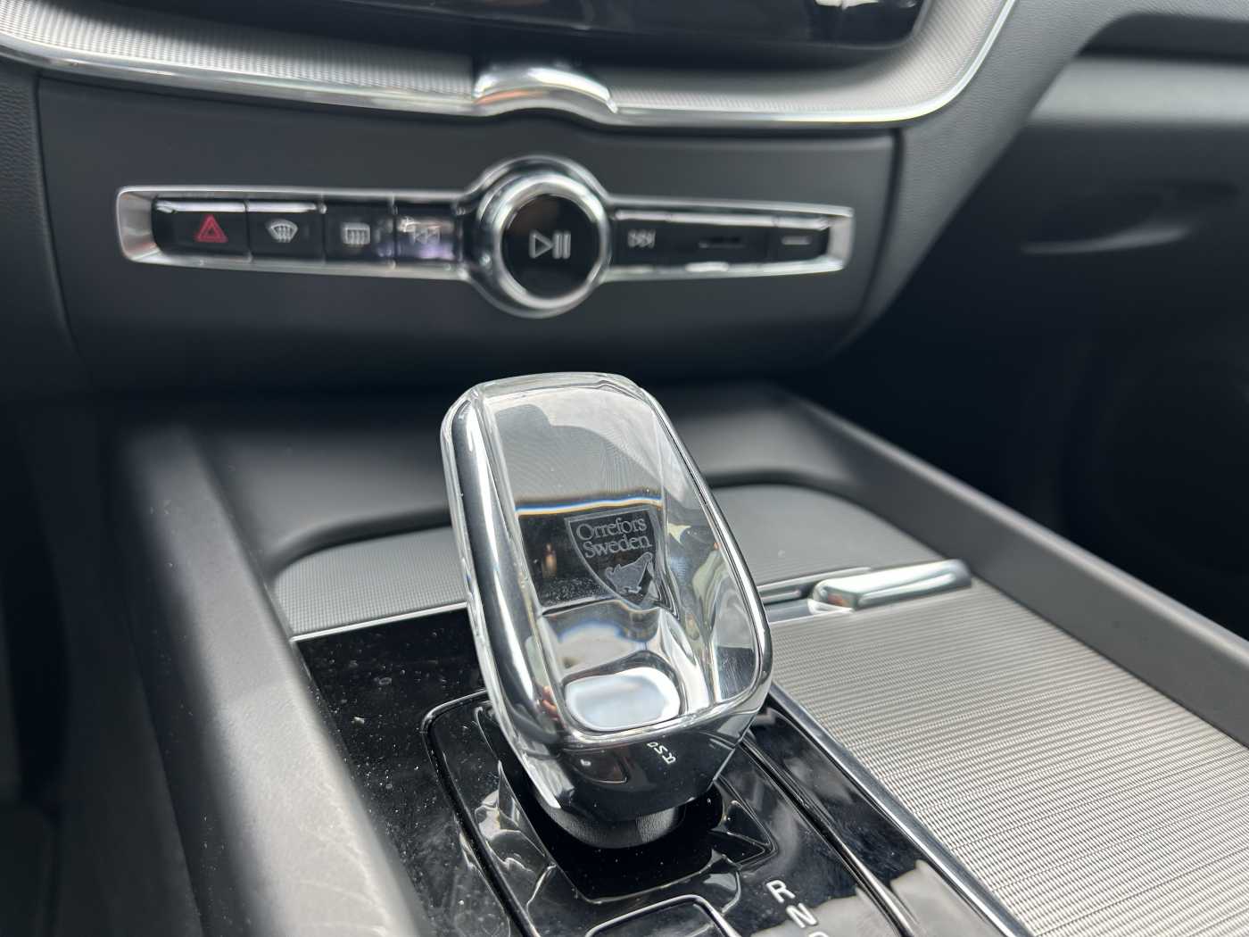 Volvo  T6 Plus Dark AWD+H/K+LED+StandHZG