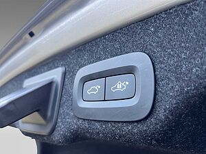 Volvo  T8 AWD Ultimate Dark