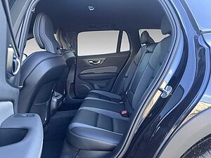 Volvo  B4 D AWD Plus