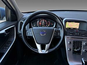 Volvo  D4 Summum FWD +AHK+ SENSUS + NAVI