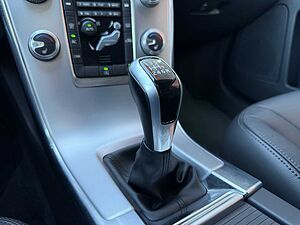 Volvo  D4 Summum FWD +AHK+ SENSUS + NAVI
