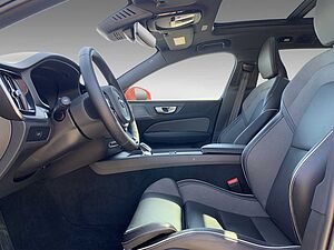 Volvo  B4 D AWD Plus+Harman+Google