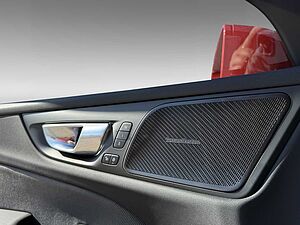 Volvo  B4 D AWD Plus+Harman+Google
