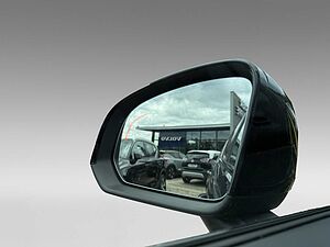 Volvo  B4 Ultra Dark+BLIS+Pilot+360°