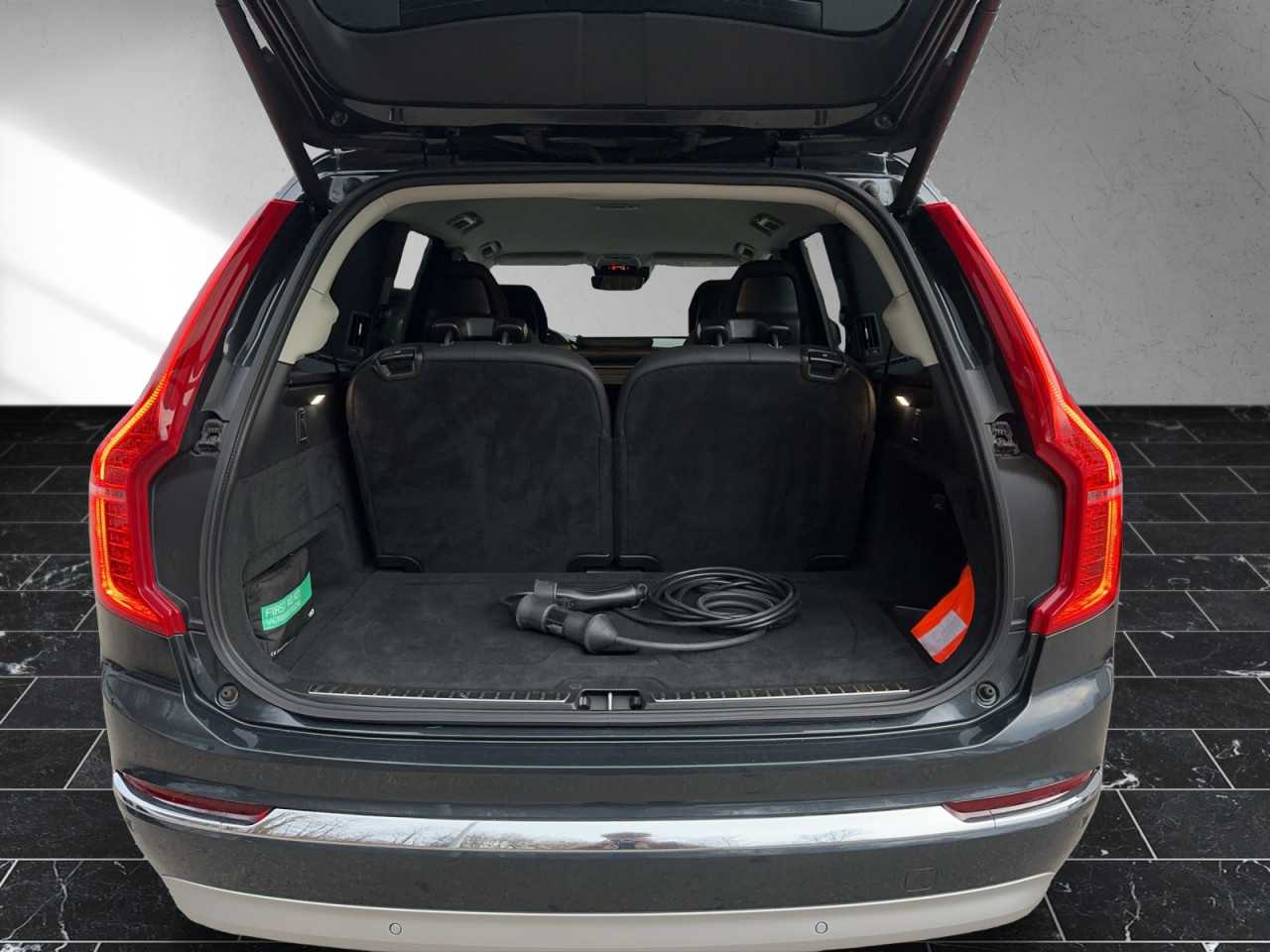 Volvo  XC90 Bluetooth Head Up Display Navi LED Vollleder Klima Einparkhilfe el. Fenster