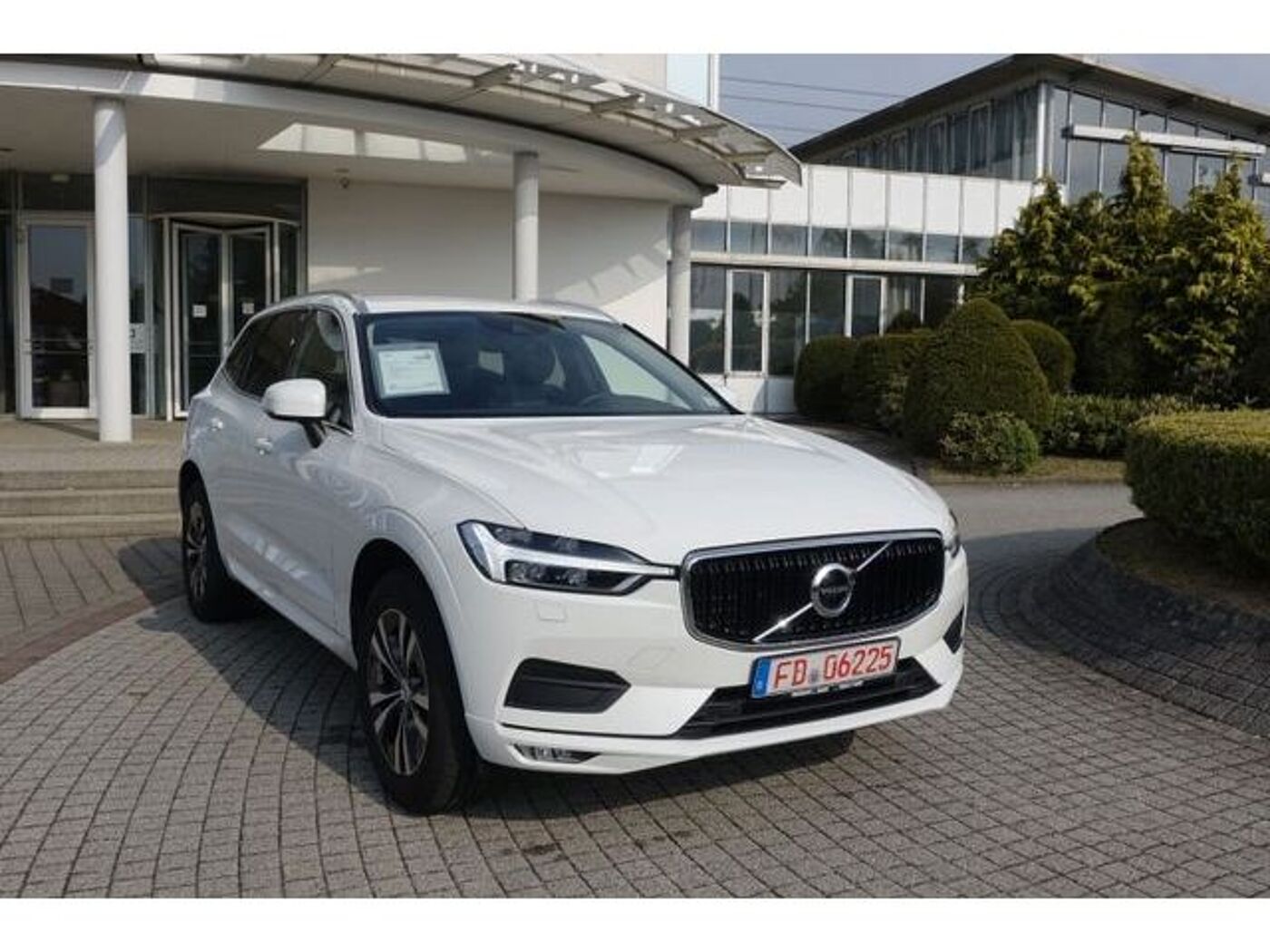 Volvo  D4 Geartr. Momentum Pro V-LED RFK NAVI