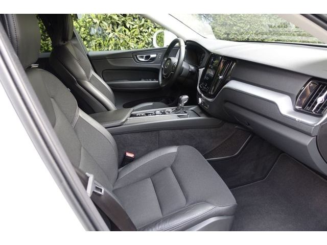 Volvo  D4 Geartr. Momentum Pro V-LED RFK NAVI