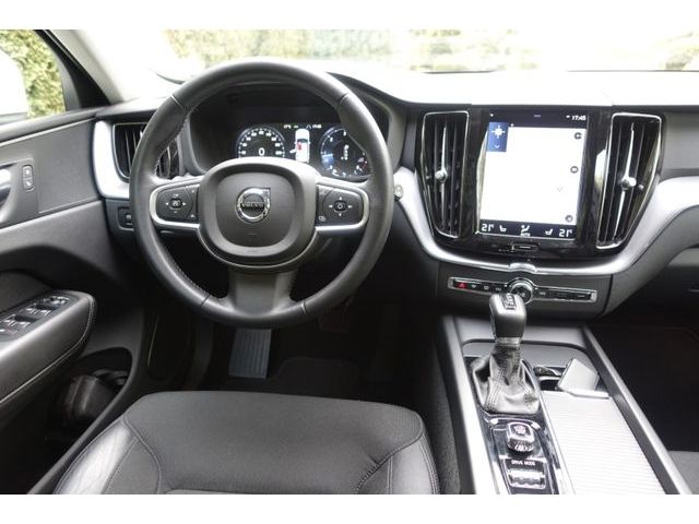 Volvo  D4 Geartr. Momentum Pro V-LED RFK NAVI