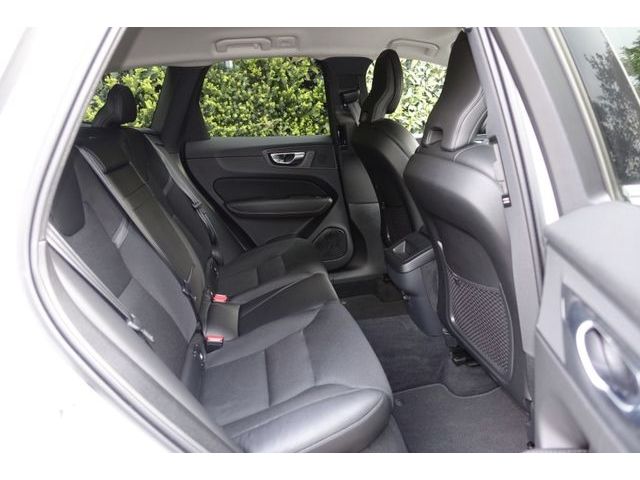 Volvo  D4 Geartr. Momentum Pro V-LED RFK NAVI