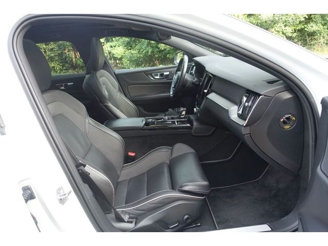 Volvo  T6 PHEV AWD R-Design HUD AHK PANO RFK