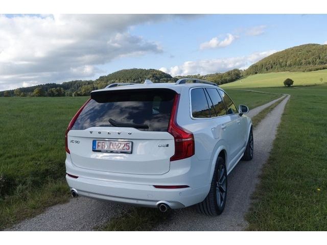 Volvo  D5 AWD Momentum AHK RFK STHZ BLIS PDC