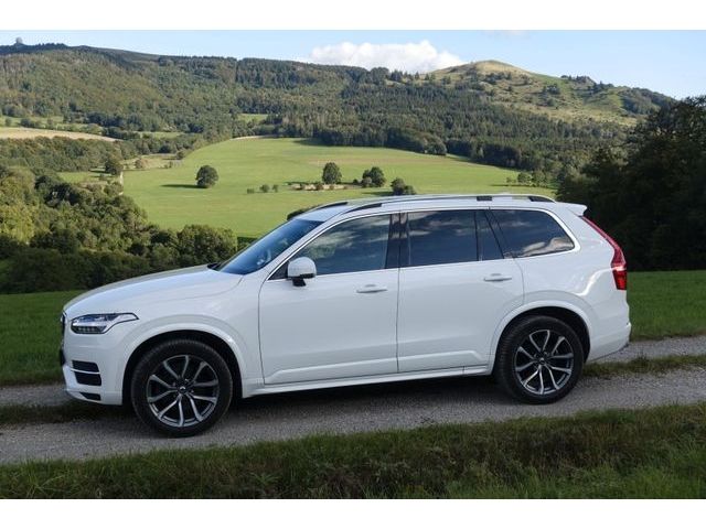 Volvo  D5 AWD Momentum AHK RFK STHZ BLIS PDC