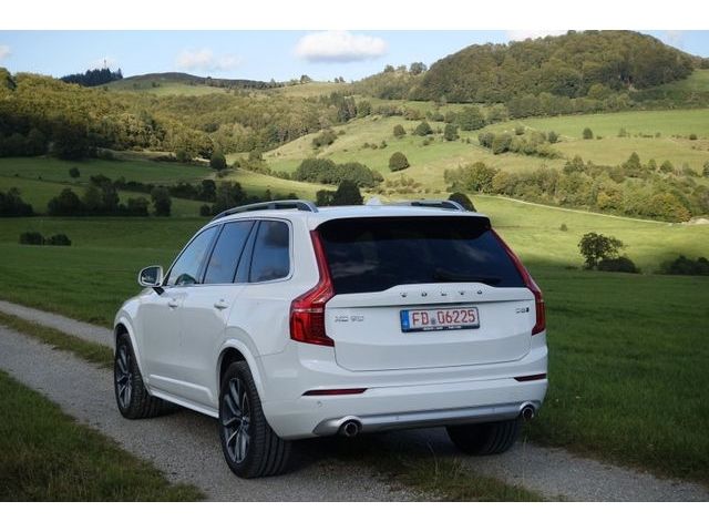 Volvo  D5 AWD Momentum AHK RFK STHZ BLIS PDC