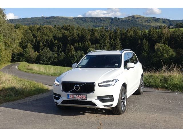 Volvo  D5 AWD Momentum AHK RFK STHZ BLIS PDC
