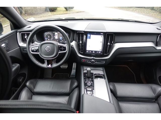 Volvo  B5 AWD R-Design HUD PGSD ACC BLIS RFK AHK