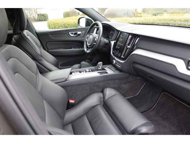 Volvo  B5 AWD R-Design HUD PGSD ACC BLIS RFK AHK