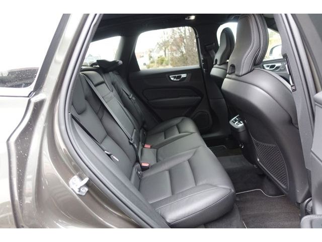 Volvo  B5 AWD R-Design HUD PGSD ACC BLIS RFK AHK