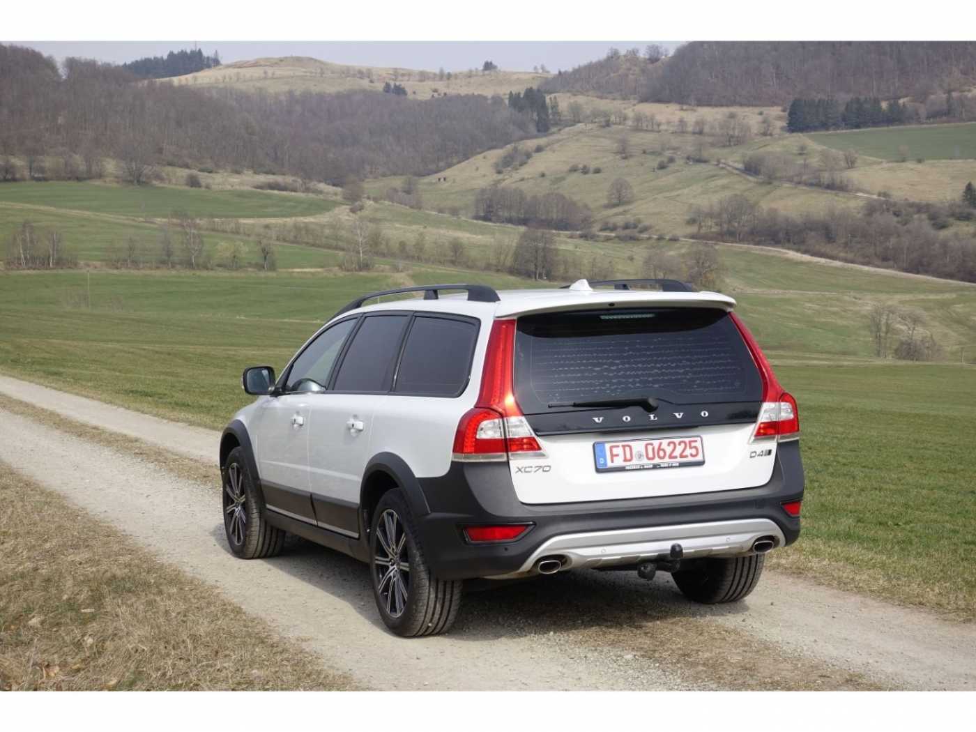 Volvo  Linje Svart AWD D4 DPF    AHK /Schiebe-/ He