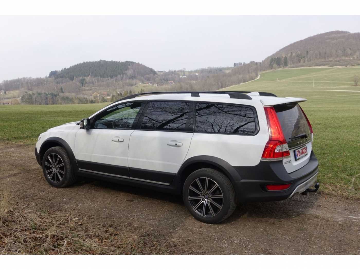 Volvo  Linje Svart AWD D4 DPF    AHK /Schiebe-/ He