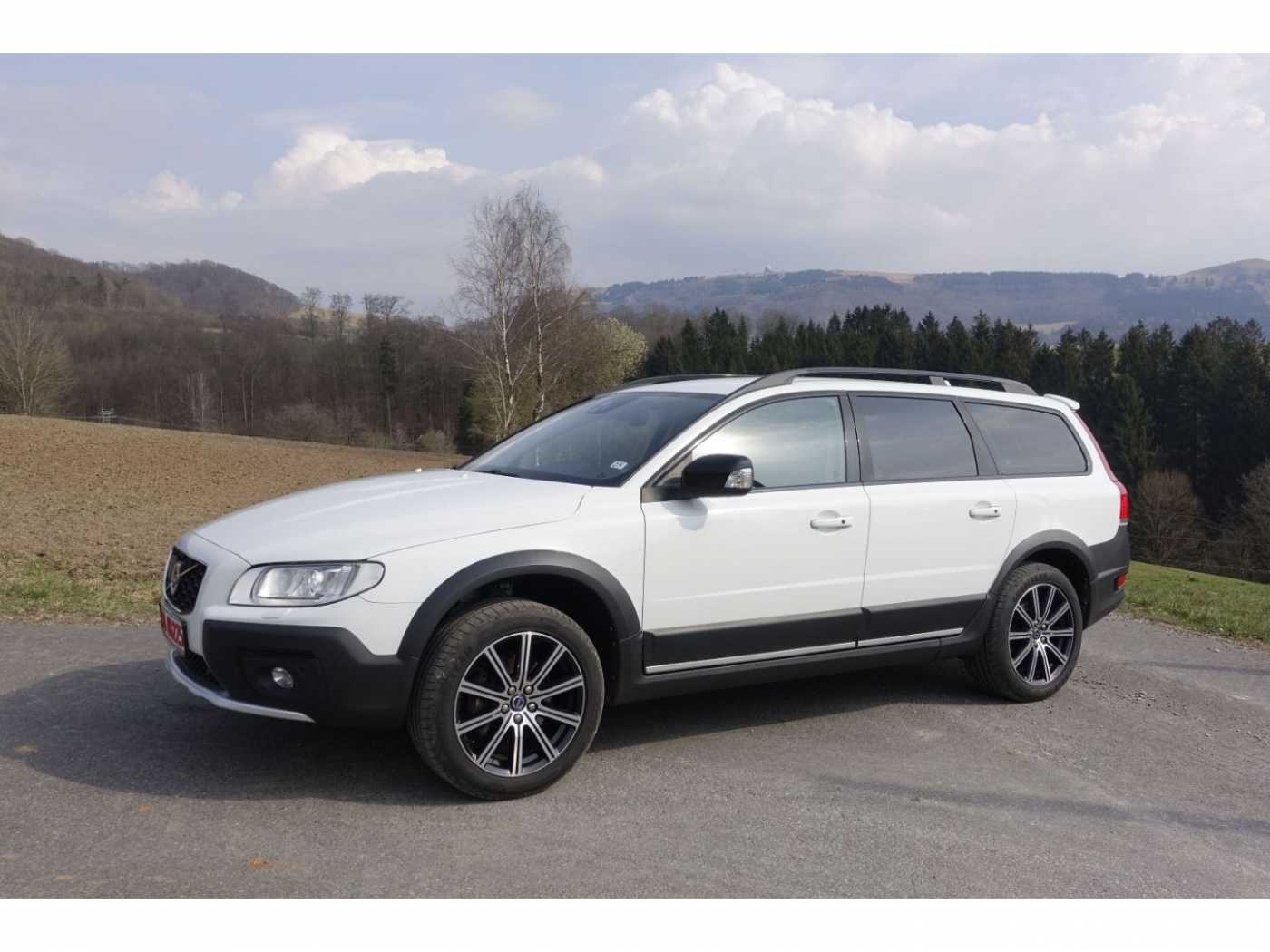 Volvo  Linje Svart AWD D4 DPF    AHK /Schiebe-/ He