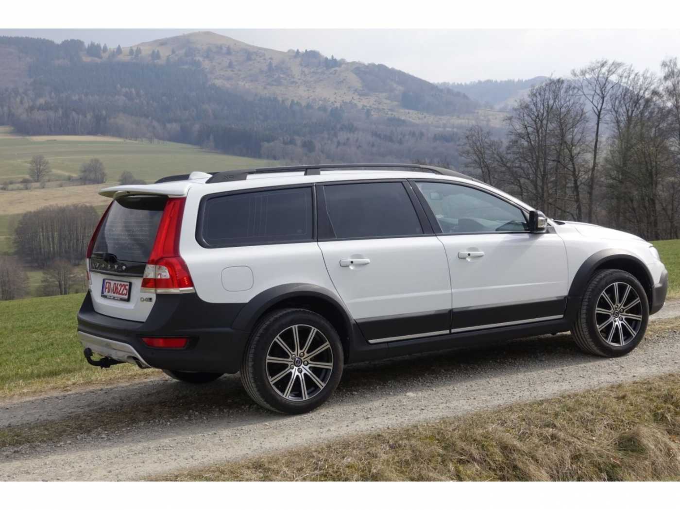 Volvo  Linje Svart AWD D4 DPF    AHK /Schiebe-/ He