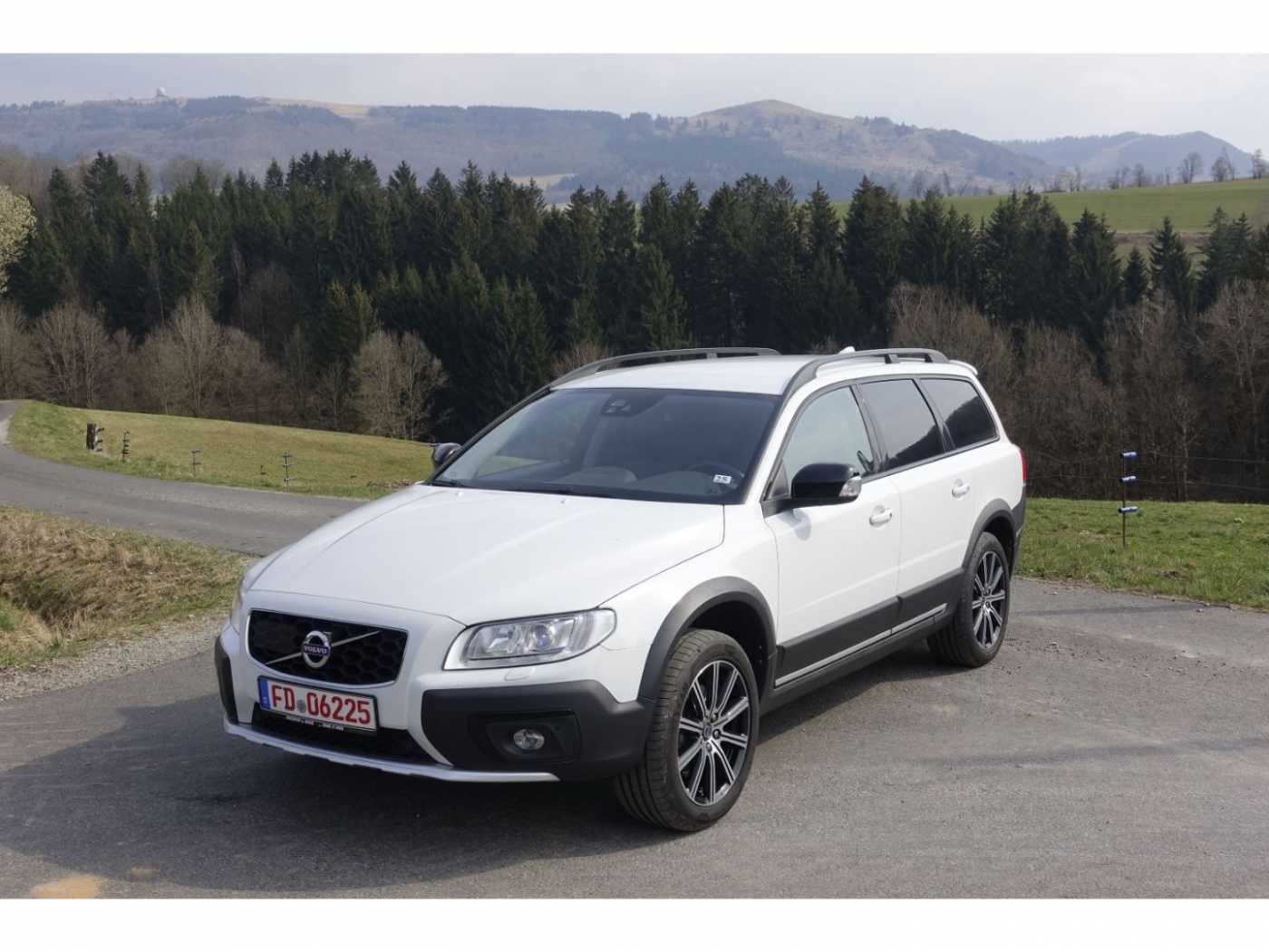 Volvo  Linje Svart AWD D4 DPF    AHK /Schiebe-/ He