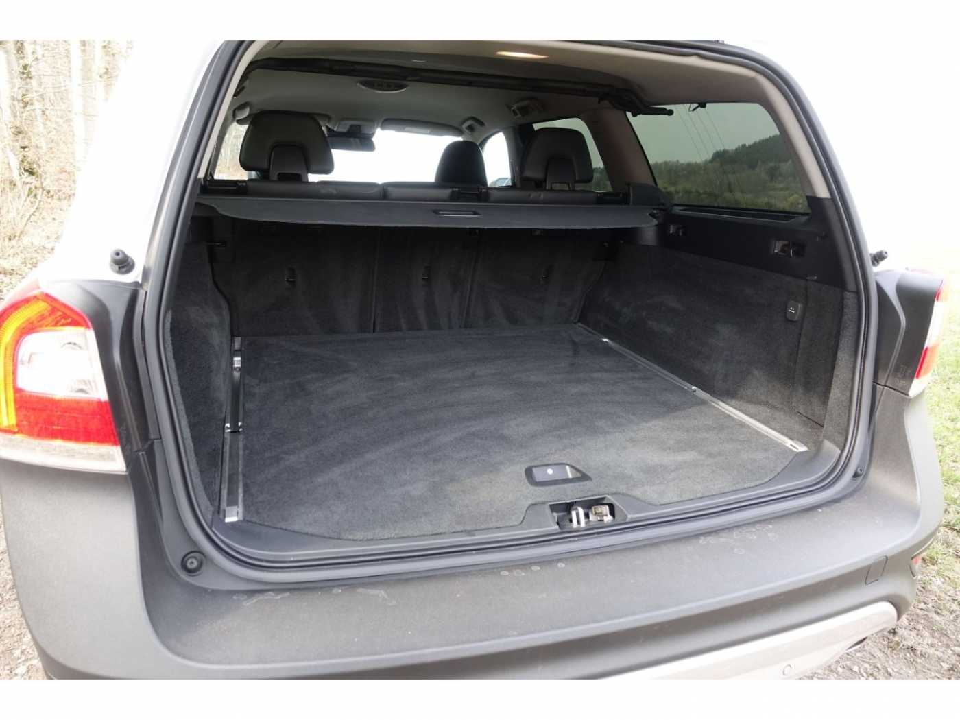 Volvo  Linje Svart AWD D4 DPF    AHK /Schiebe-/ He