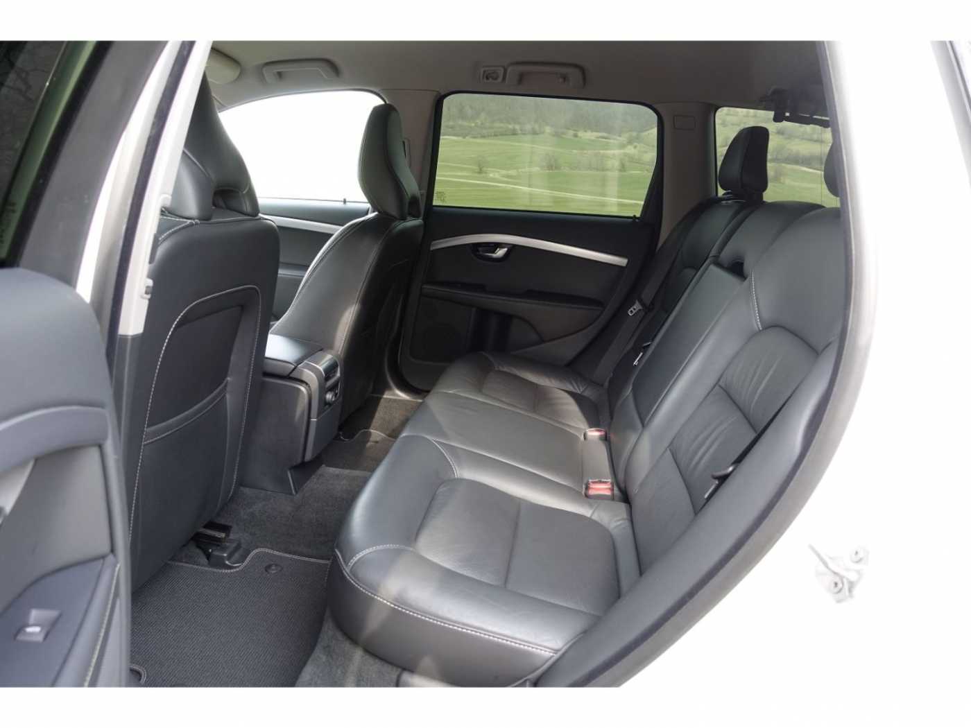 Volvo  Linje Svart AWD D4 DPF    AHK /Schiebe-/ He