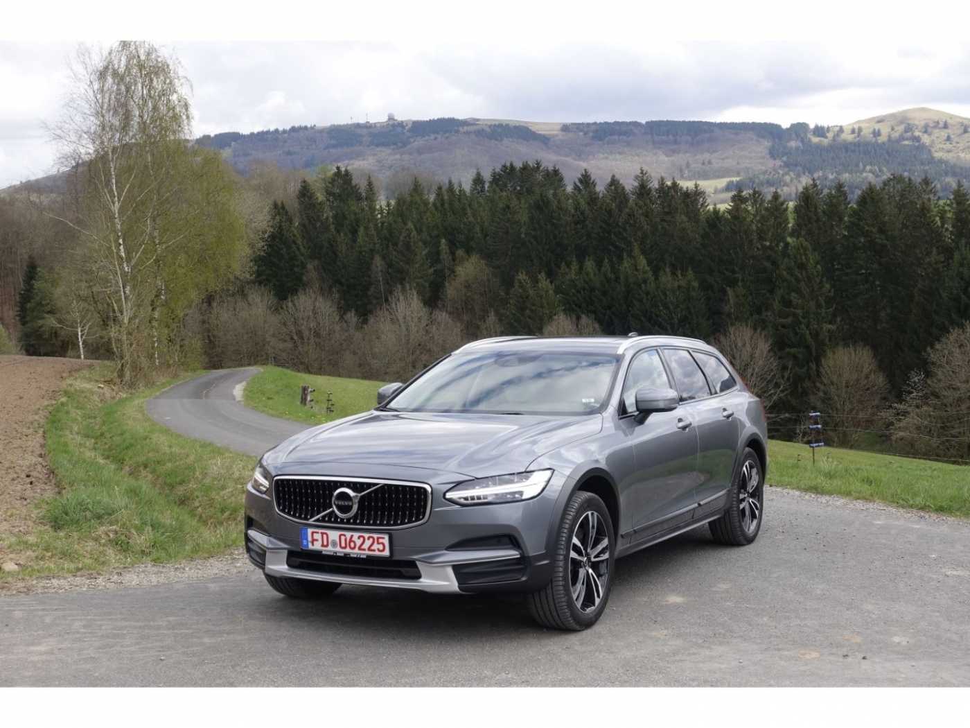 Volvo  Cross Country Pro AWD T5 AHK / Pano/ Rückfah