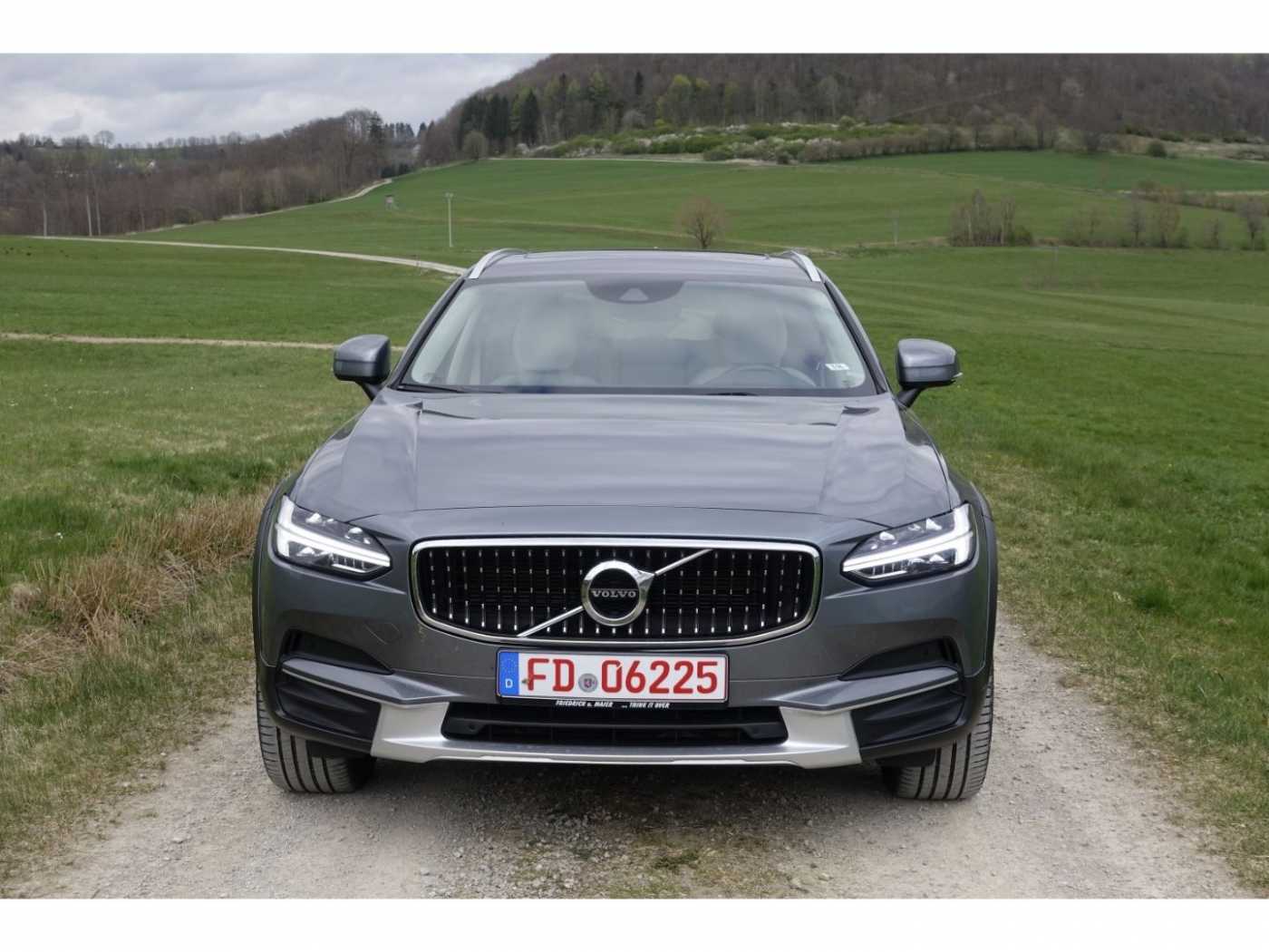 Volvo  Cross Country Pro AWD T5 AHK / Pano/ Rückfah