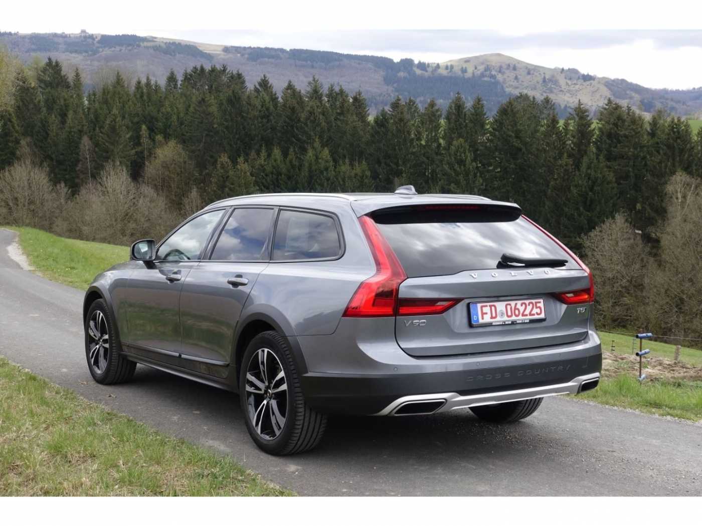 Volvo  Cross Country Pro AWD T5 AHK / Pano/ Rückfah