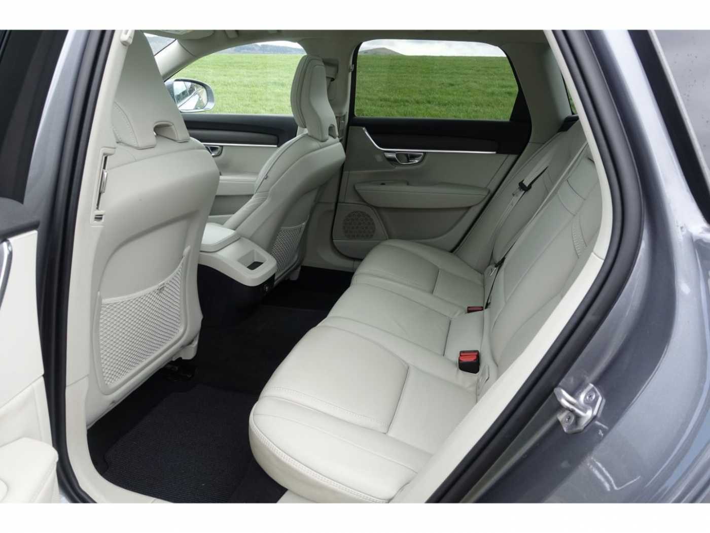 Volvo  Cross Country Pro AWD T5 AHK / Pano/ Rückfah