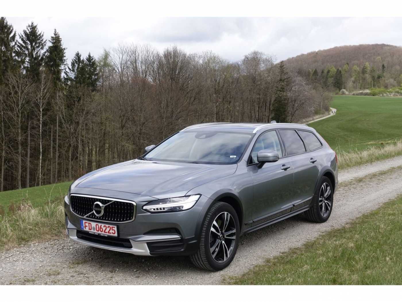 Volvo  Cross Country Pro AWD T5 AHK / Pano/ Rückfah