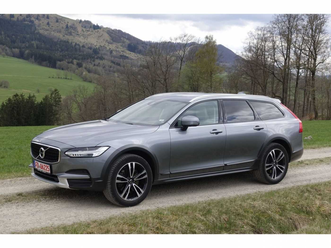 Volvo  Cross Country Pro AWD T5 AHK / Pano/ Rückfah