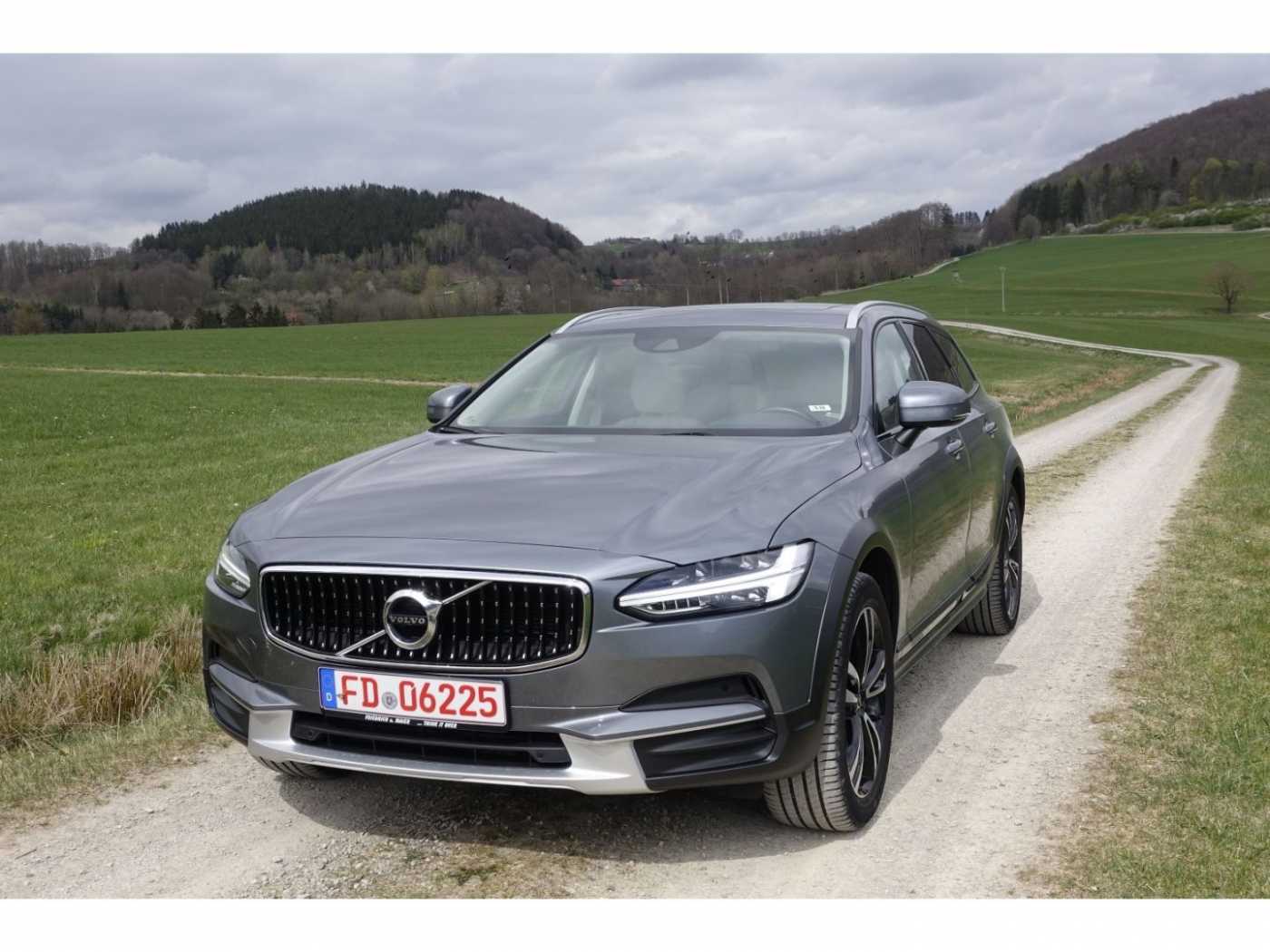 Volvo  Cross Country Pro AWD T5 AHK / Pano/ Rückfah