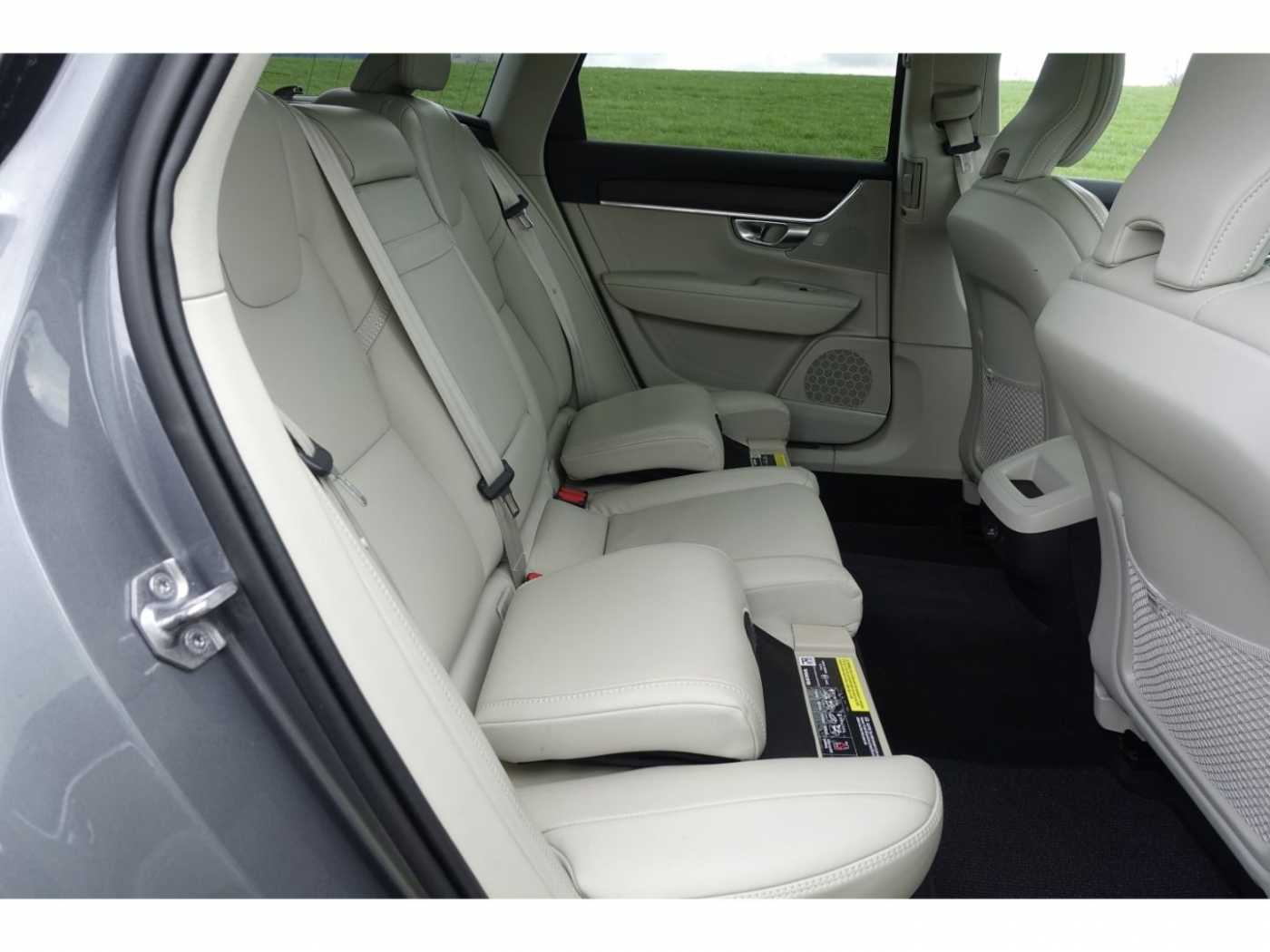 Volvo  Cross Country Pro AWD T5 AHK / Pano/ Rückfah
