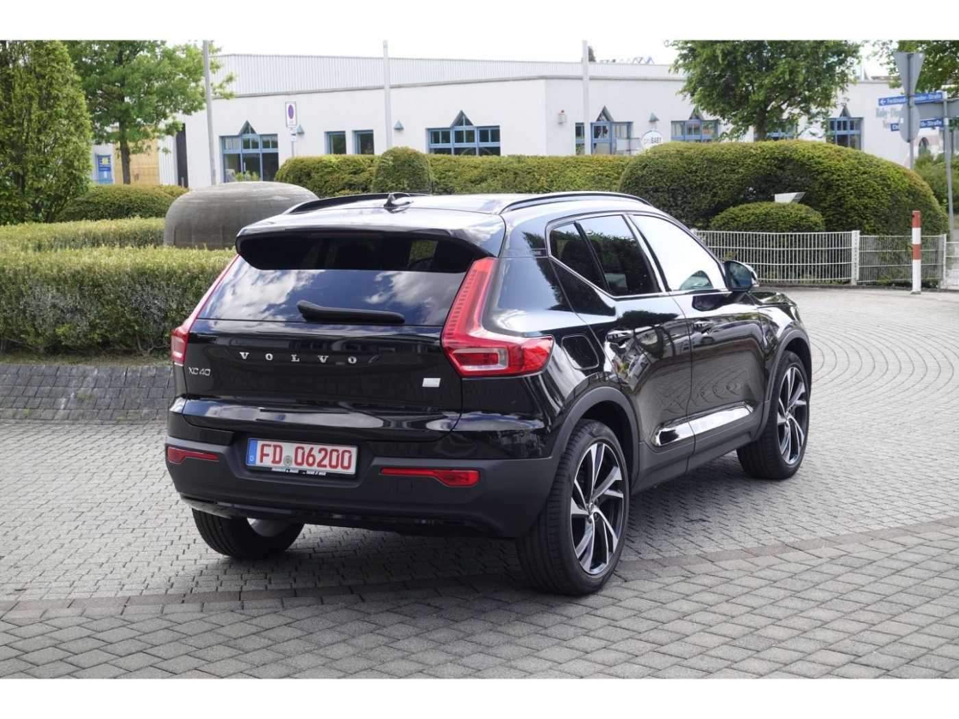 Volvo  R Design Recharge Plug-In Hybrid 2WD T5 Twi