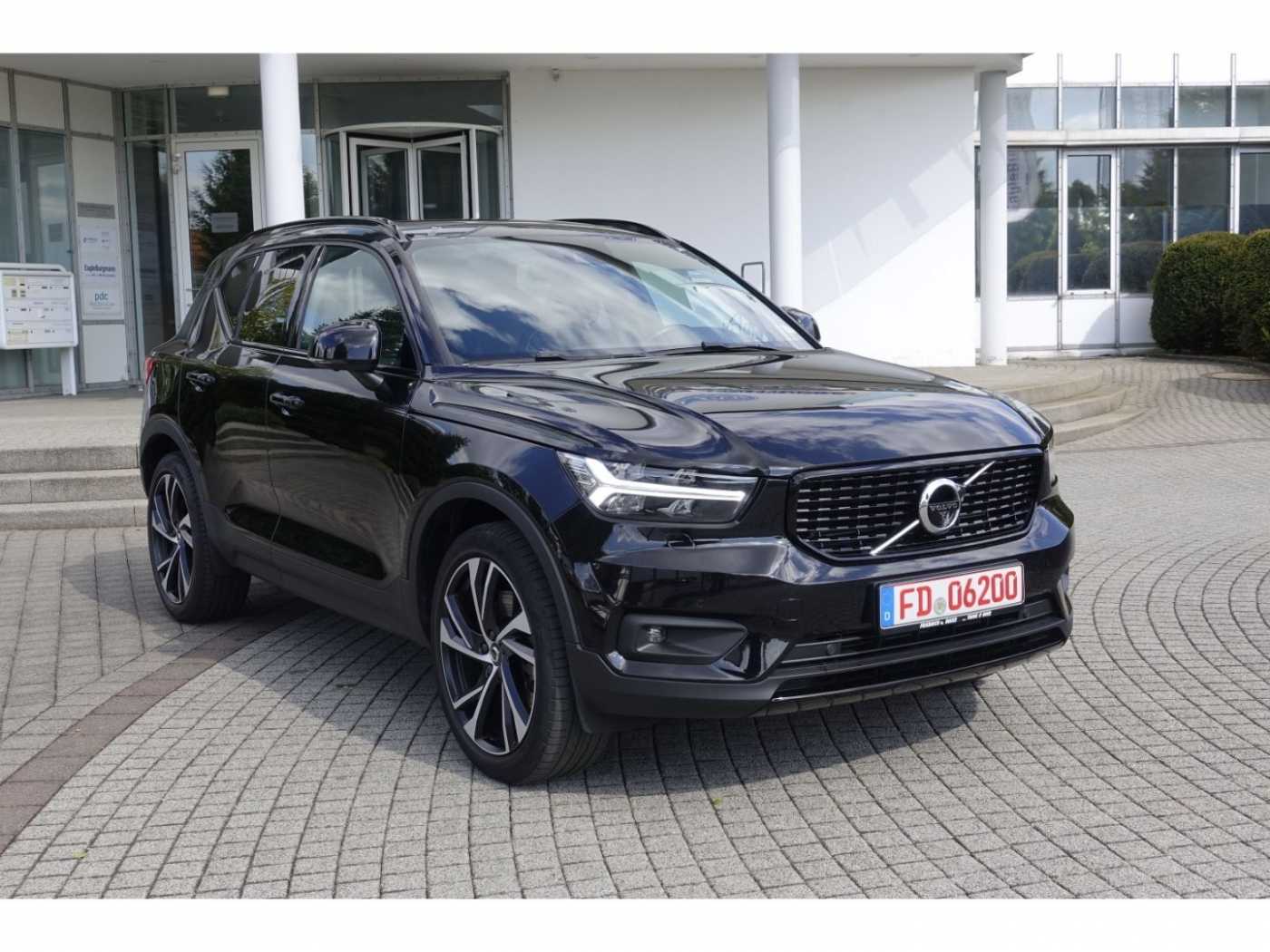 Volvo  R Design Recharge Plug-In Hybrid 2WD T5 Twi