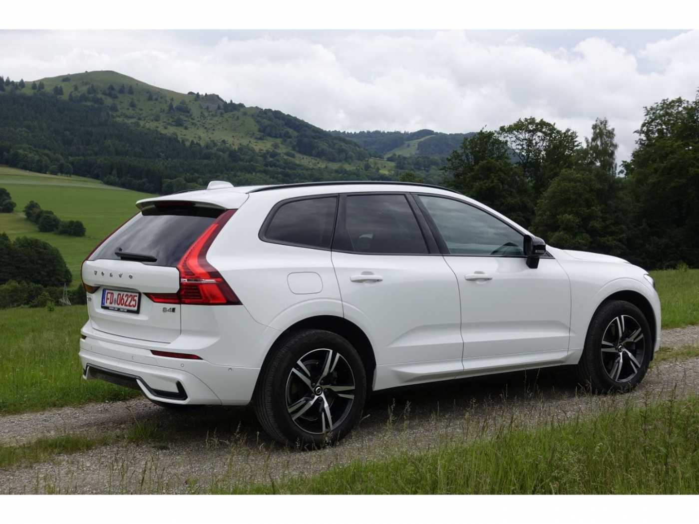 Volvo  R Design AWD B4 Diesel EU6d / Fahrerassiste