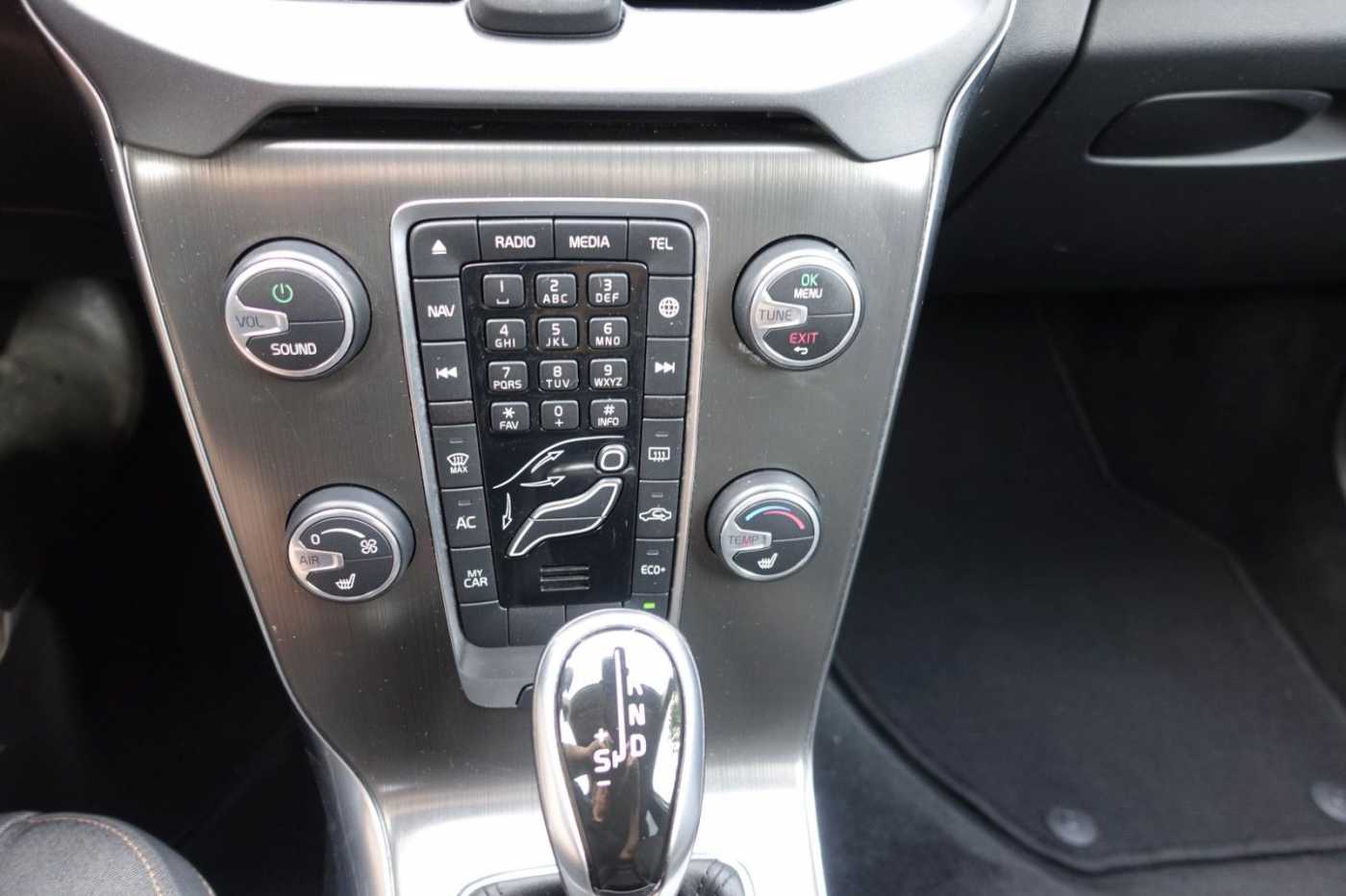 Volvo  D4  /Panoramadach/ Navi