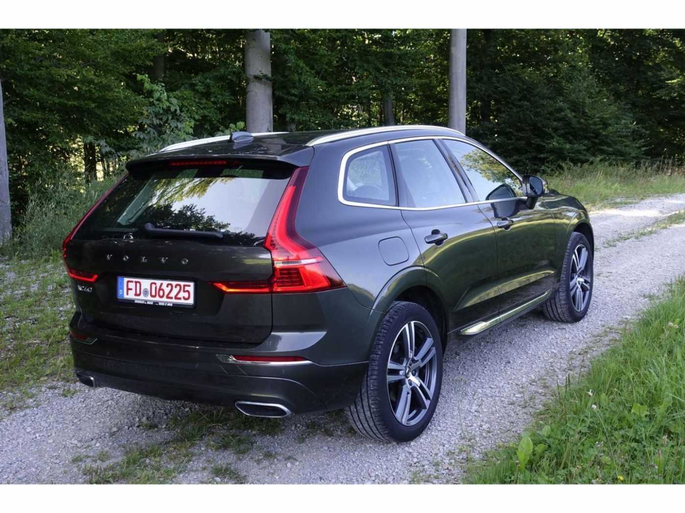 Volvo  D5 AWD Inscription  EU6d-T  / AHK / Pano /