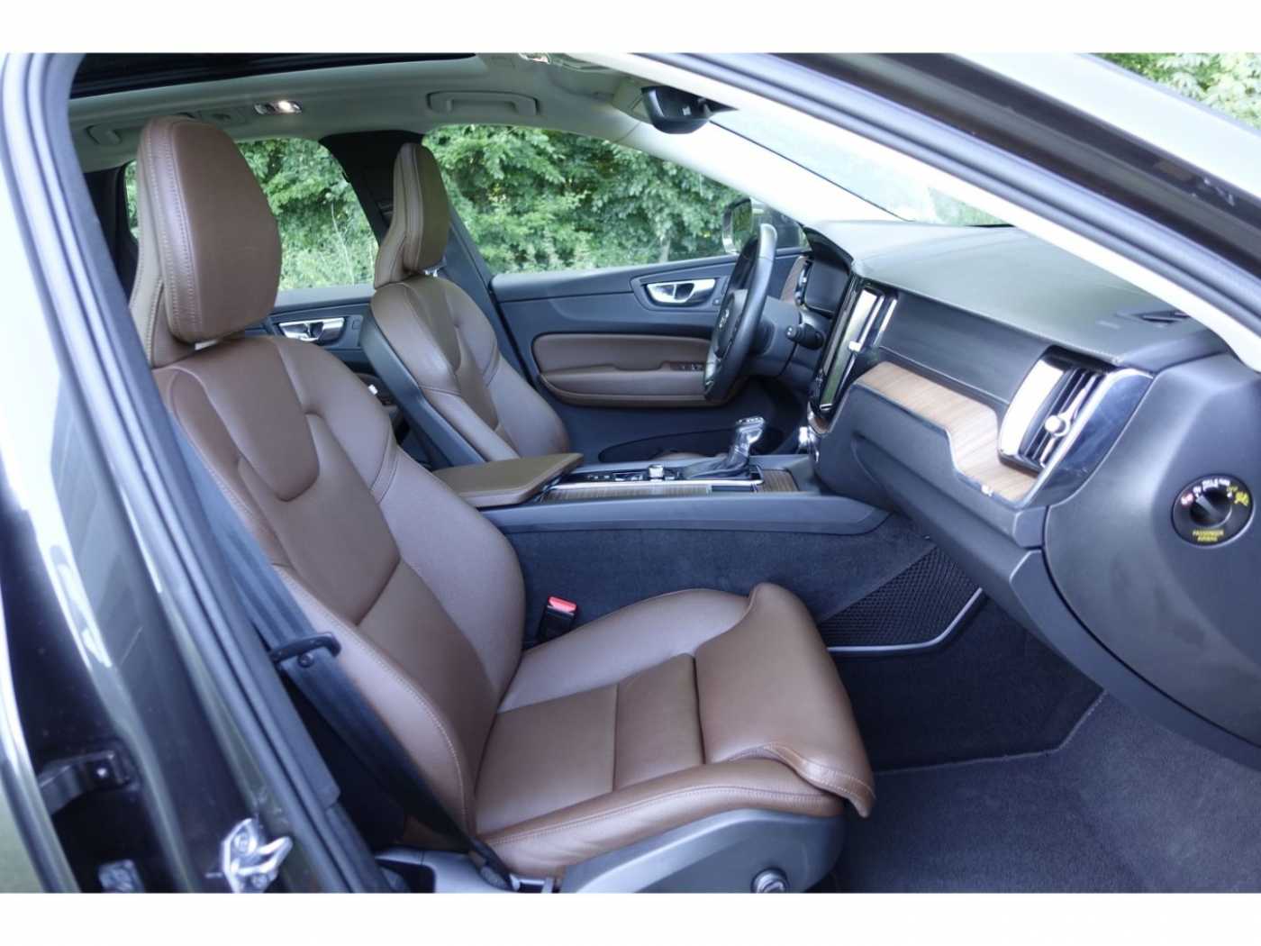 Volvo  D5 AWD Inscription  EU6d-T  / AHK / Pano /