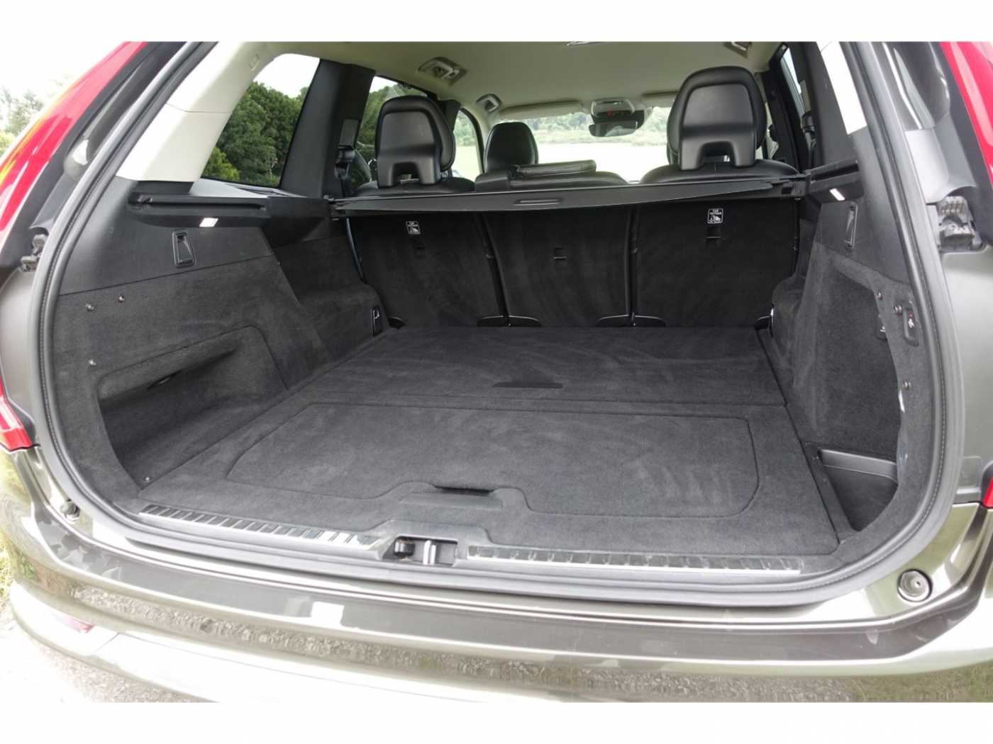 Volvo  D5 AWD Inscription Geartr.  / AHK / STHZ /
