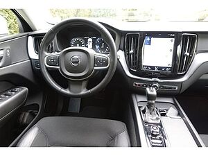 Volvo  D4 Geartr. Momentum Pro V-LED RFK NAVI