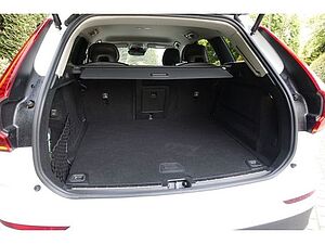 Volvo  D4 Geartr. Momentum Pro V-LED RFK NAVI