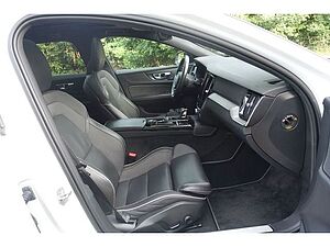 Volvo  T6 PHEV AWD R-Design HUD AHK PANO RFK