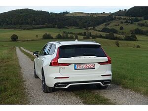 Volvo  T6 PHEV AWD R-Design HUD AHK PANO RFK