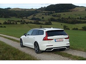 Volvo  T6 PHEV AWD R-Design HUD AHK PANO RFK